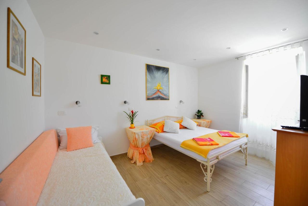 Apartments Bulovic In The Very Center Of สปลิท ภายนอก รูปภาพ