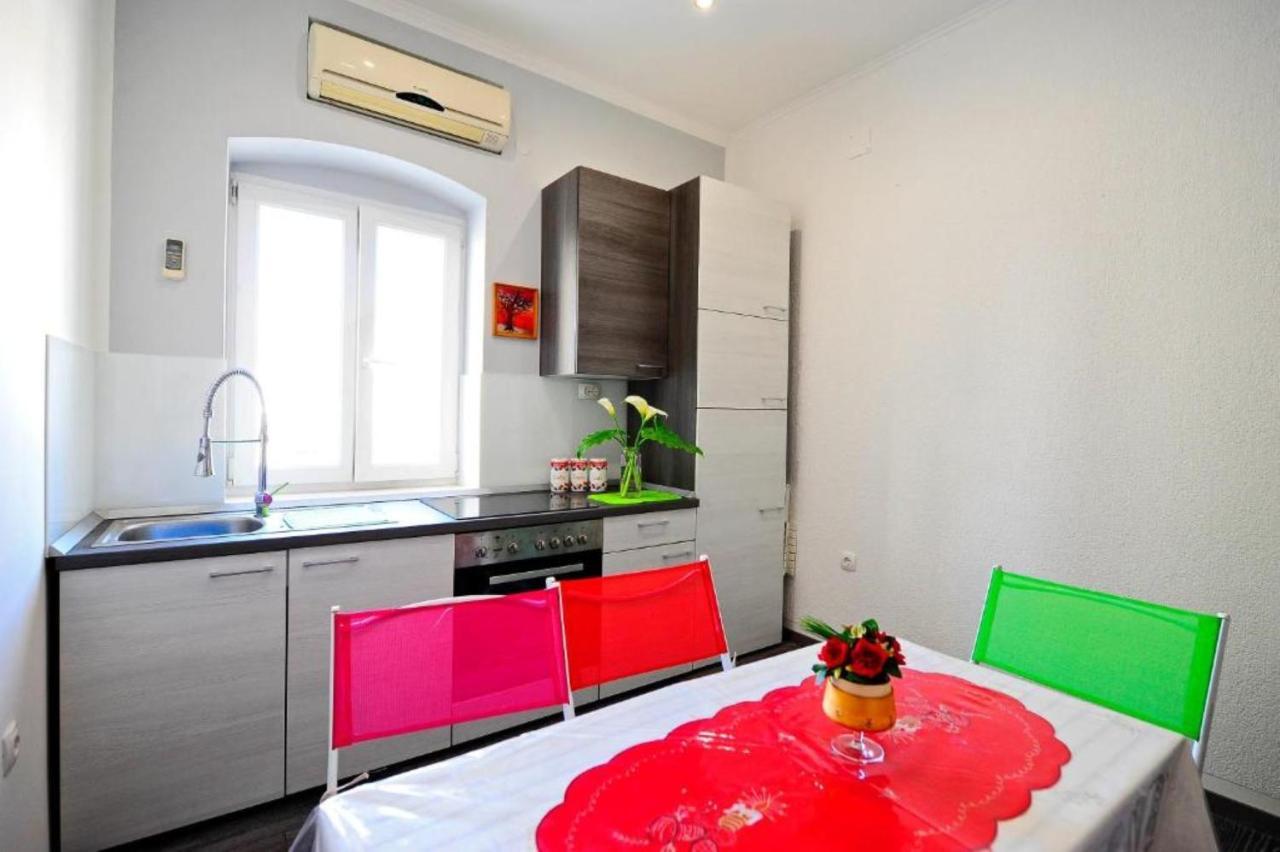 Apartments Bulovic In The Very Center Of สปลิท ภายนอก รูปภาพ