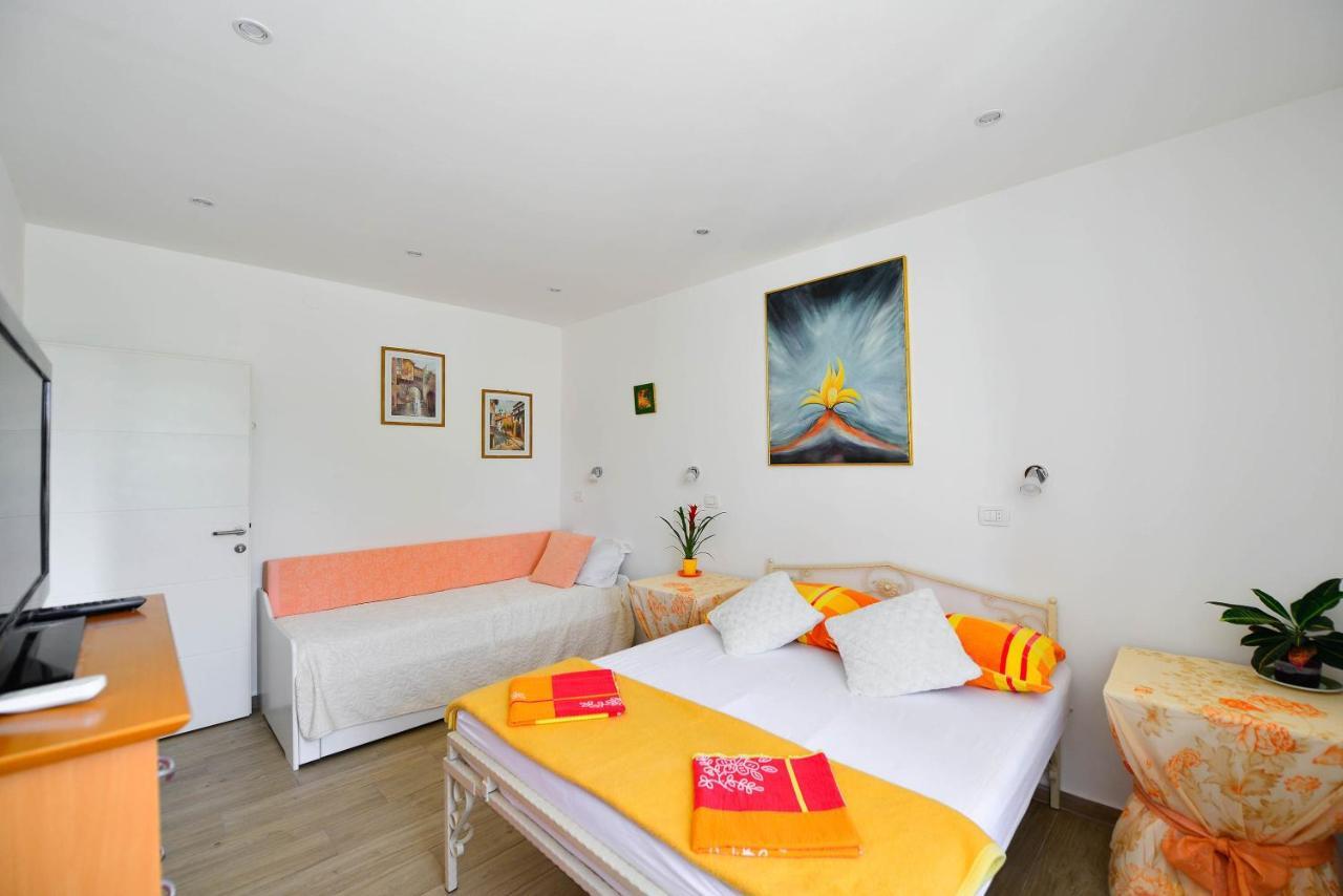 Apartments Bulovic In The Very Center Of สปลิท ภายนอก รูปภาพ